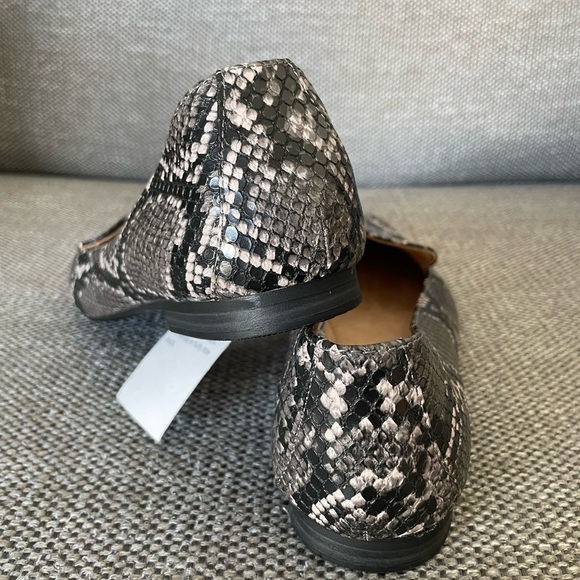 NWT Old Navy Snakeskin Loafers Size 6 - Picture 5 of 5